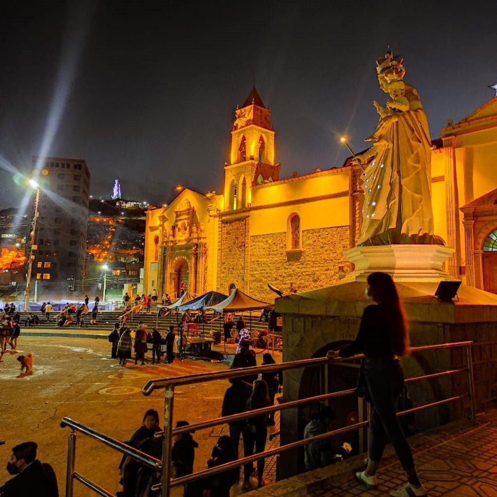 Santuario de Oruro de Noche