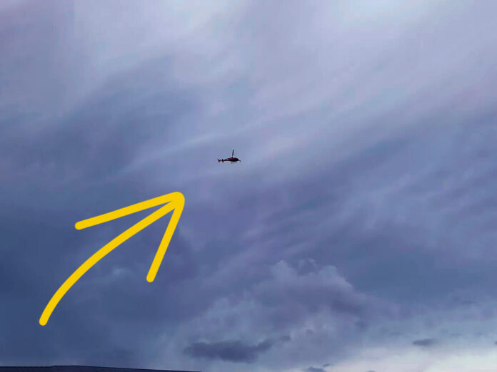 Helicóptero en el alto