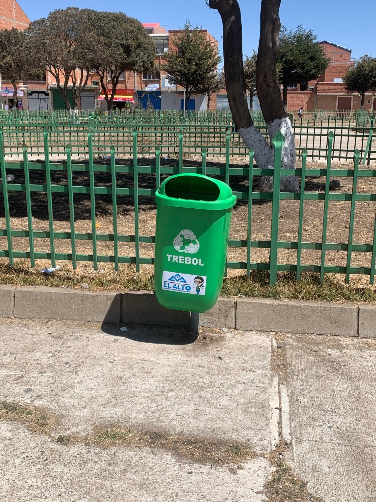 Botes de basura en El Alto