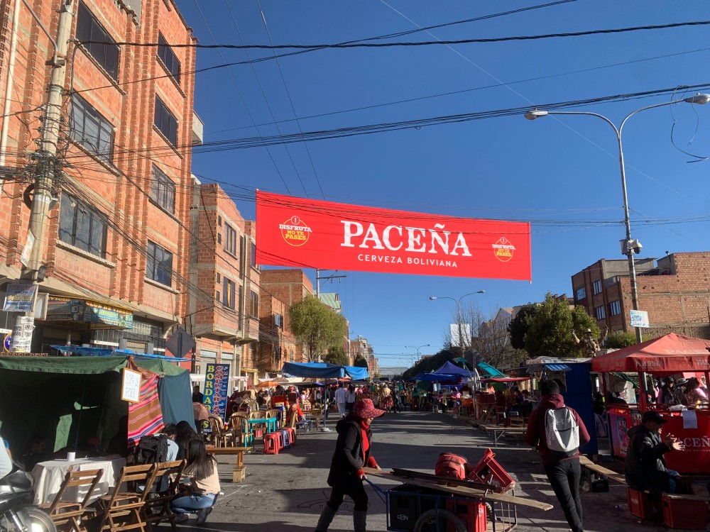 Letreros y vallas de Paceña