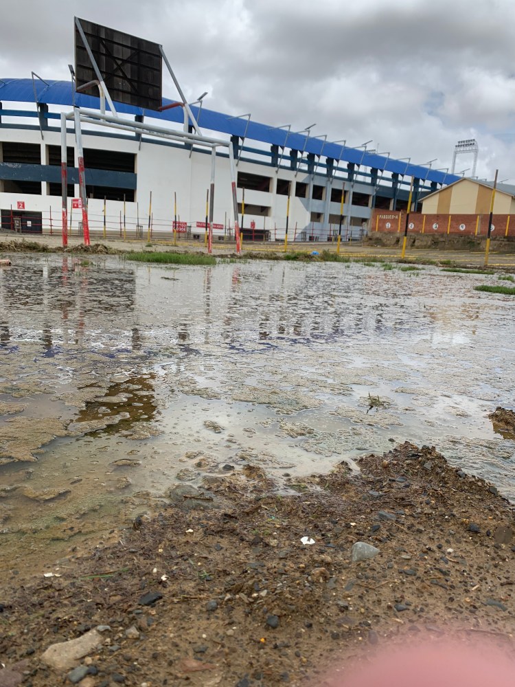 Inundación en el estadio de El Alto